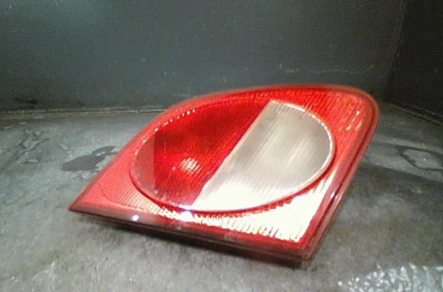 Feu arrière interieur gauche MERCEDES E300 1996 occasion