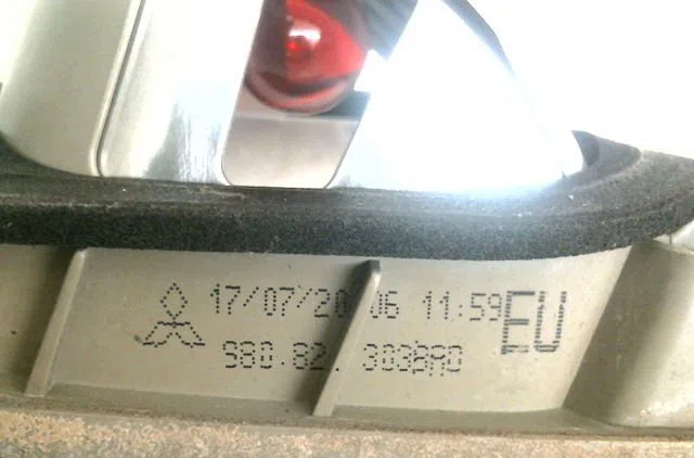 Feu arrière interieur gauche MITSUBISHI COLT occasion