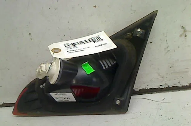 Feu arrière interieur gauche Mitsubishi COLT VI (Z3_A, Z2_A) 1.3 (z21a) (2004-2012) occasion