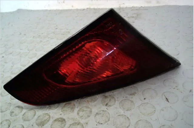 Feu arrière interieur gauche Mitsubishi COLT VI (Z3_A, Z2_A) 1.3 (z21a) (2004-2012) occasion
