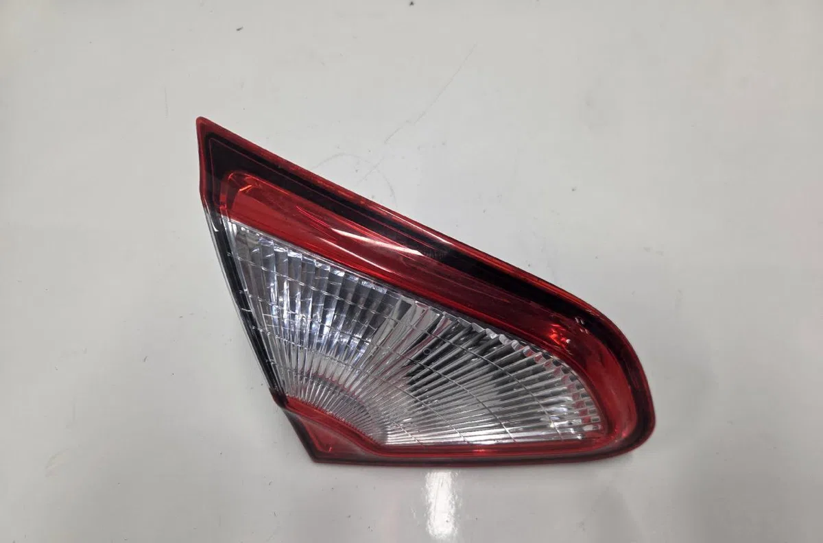 Feu arrière interieur gauche NISSAN QASHQAI 1 PHASE 2 occasion