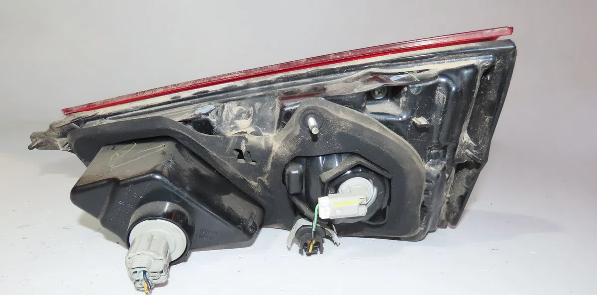 Feu arrière interieur gauche Nissan QASHQAI II SUV (J11, J11_) 1.5 dci (2013) 5 portes occasion