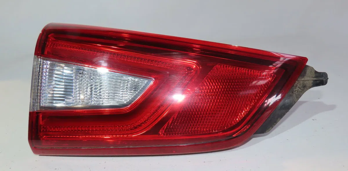 Feu arrière interieur gauche Nissan QASHQAI II SUV (J11, J11_) 1.5 dci (2013) 5 portes occasion