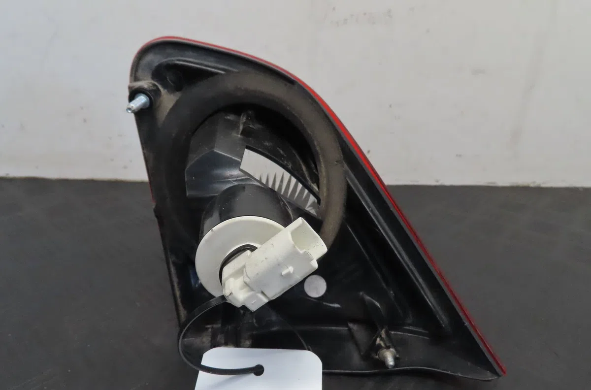 Feu arrière interieur gauche Nissan QASHQAI II SUV (J11, J11_) 1.6 dci (2013) occasion