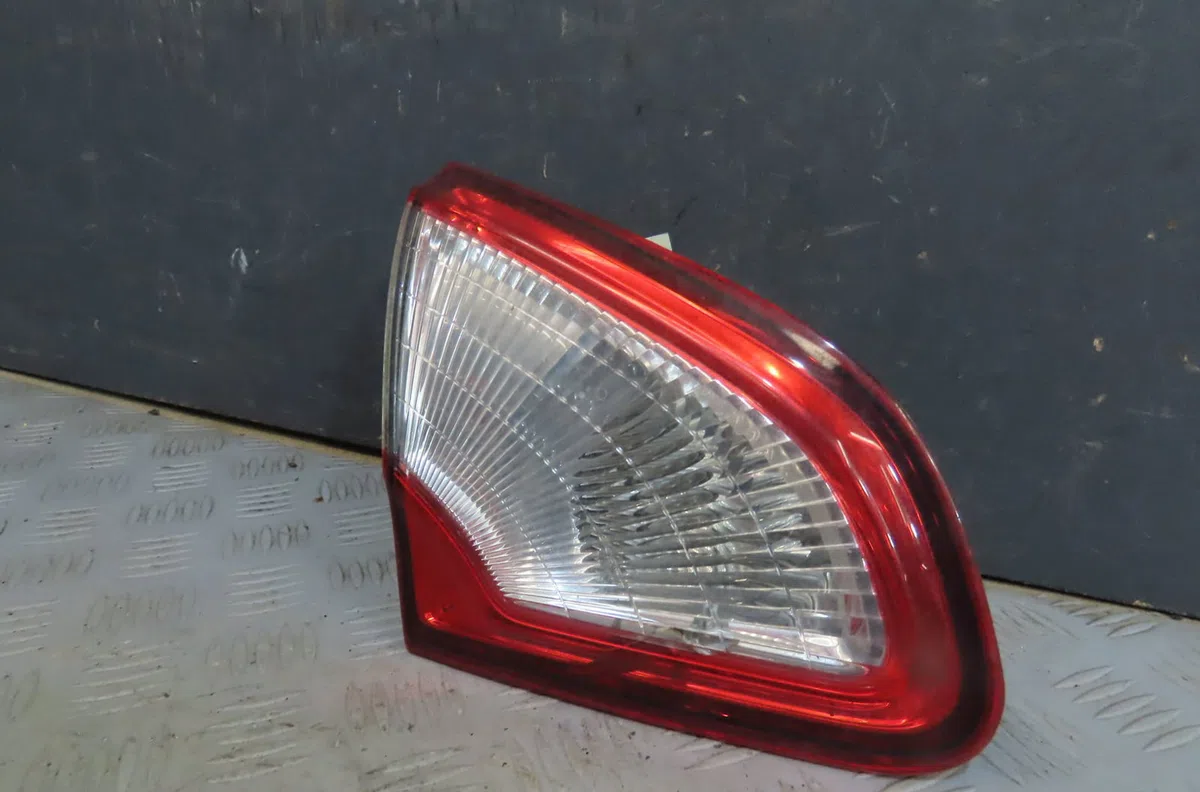 Feu arrière interieur gauche NISSAN QASHQAI occasion