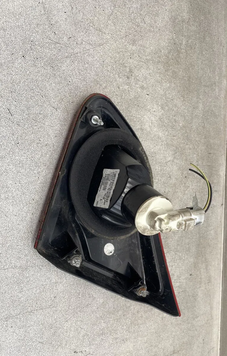 Feu arrière interieur gauche Nissan QASHQAI - QASHQAI 2 I (J10, NJ10, JJ10E) 1.6 dci (2011-2013) 5 portes occasion
