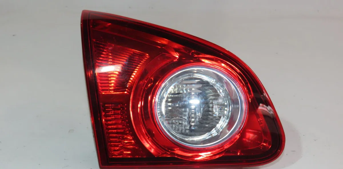 Feu arrière interieur gauche Nissan QASHQAI - QASHQAI 2 I (J10, NJ10, JJ10E) 2.0 traction intégrale (2007-2013) occasion