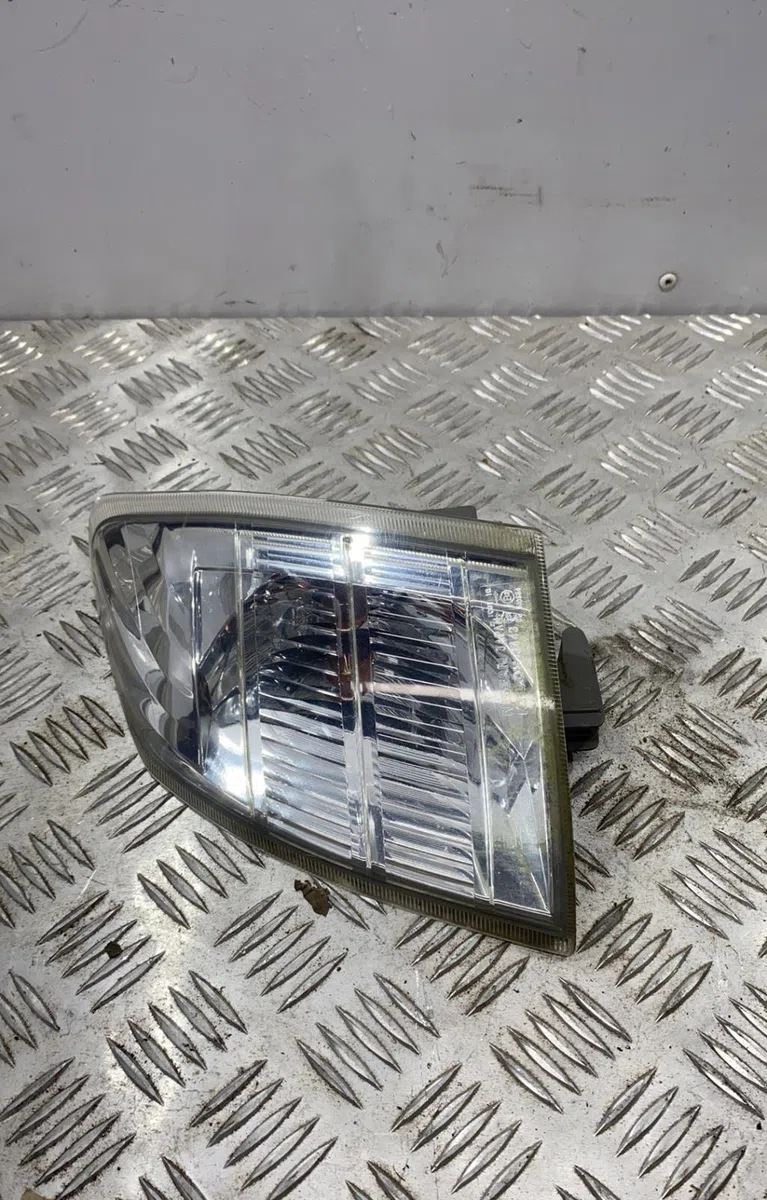 Feu arrière interieur gauche NISSAN X-TRAIL 1 PHASE 1 occasion