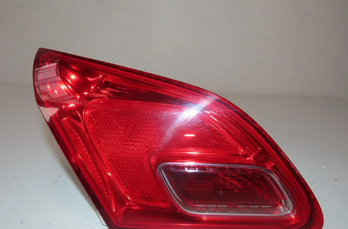 Feu arrière interieur gauche Opel ASTRA H CLASSIC 3-5 portes (A04) 1.7 cdti (l48) (2009) occasion