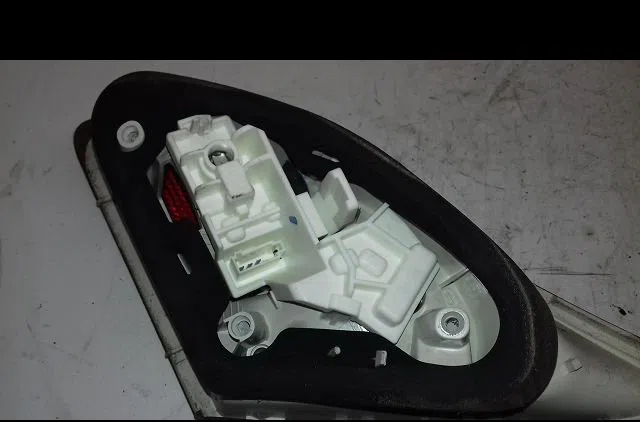 Feu arrière interieur gauche Opel ASTRA J GTC 1.4 (08) (2011-2015) occasion