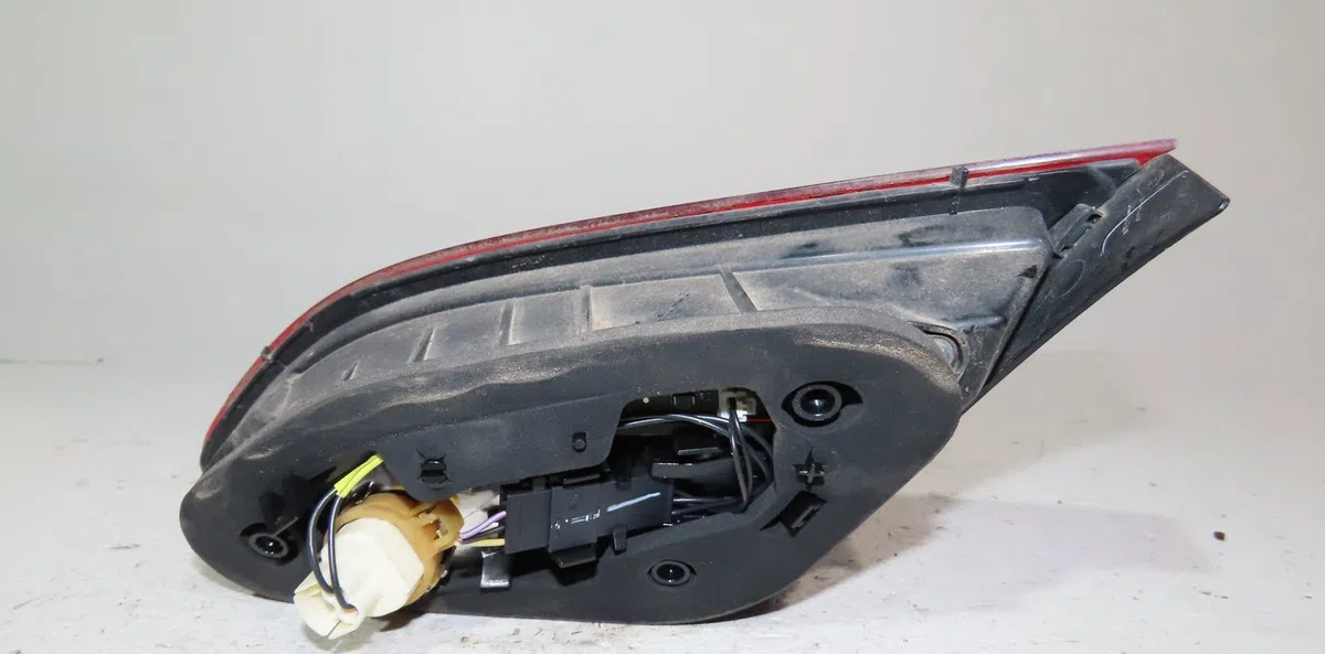 Feu arrière interieur gauche Opel ASTRA J GTC 2.0 cdti (08) (2011-2015) occasion