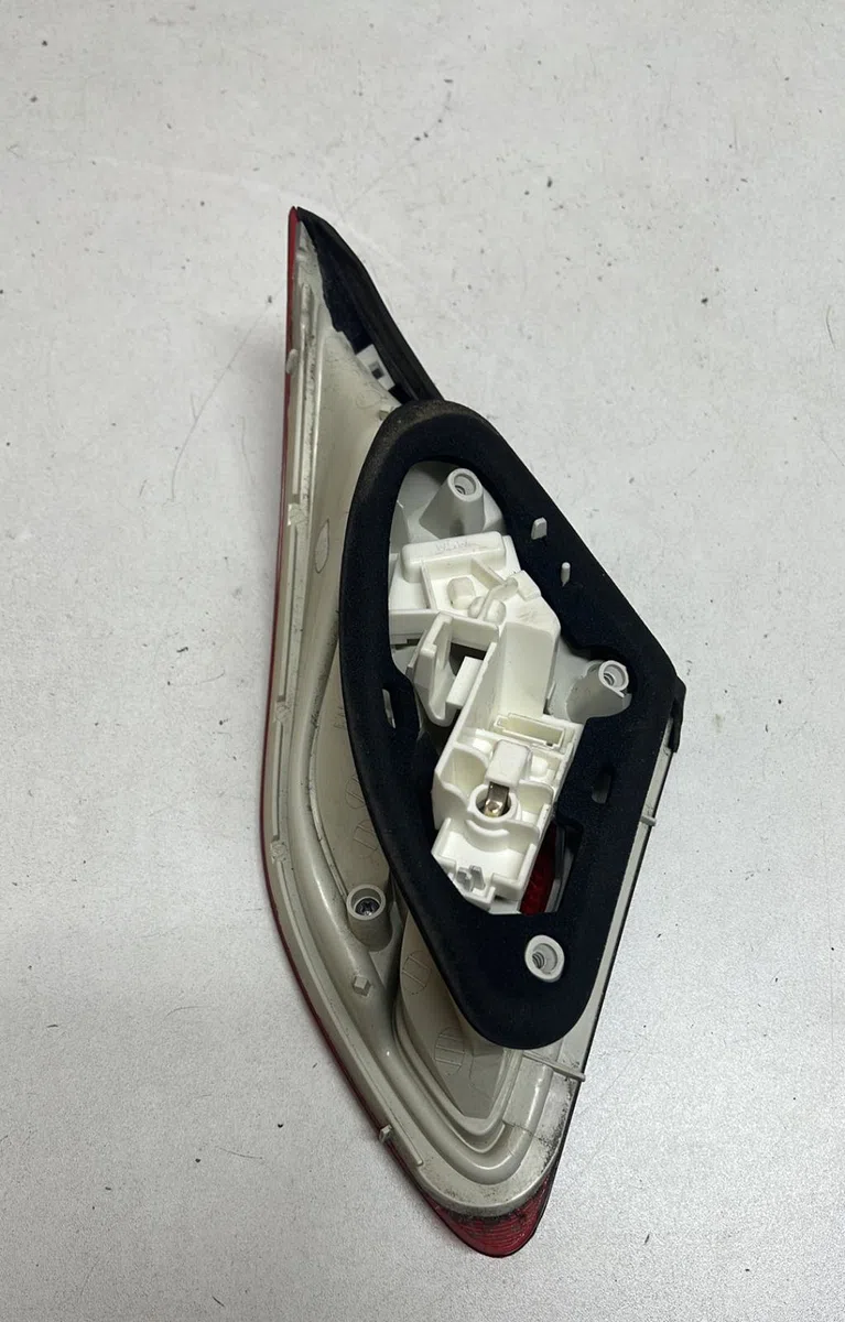Feu arrière interieur gauche Opel ASTRA J (P10) 1.4 (68) (2009-2015) occasion