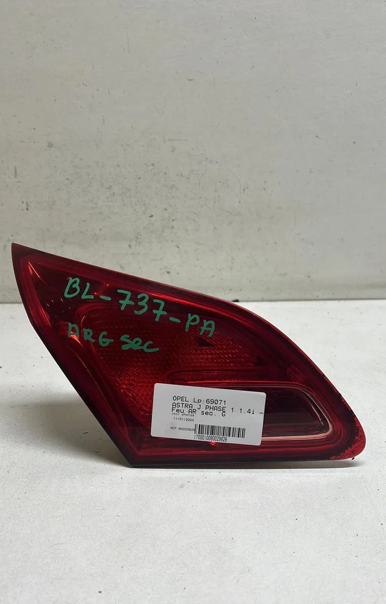 Feu arrière interieur gauche Opel ASTRA J (P10) 1.4 (68) (2009-2015) occasion