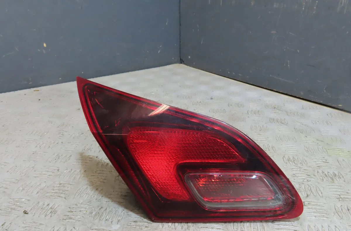 Feu arrière interieur gauche Opel ASTRA J (P10) 1.6 cdti (68) (2013-2015) occasion