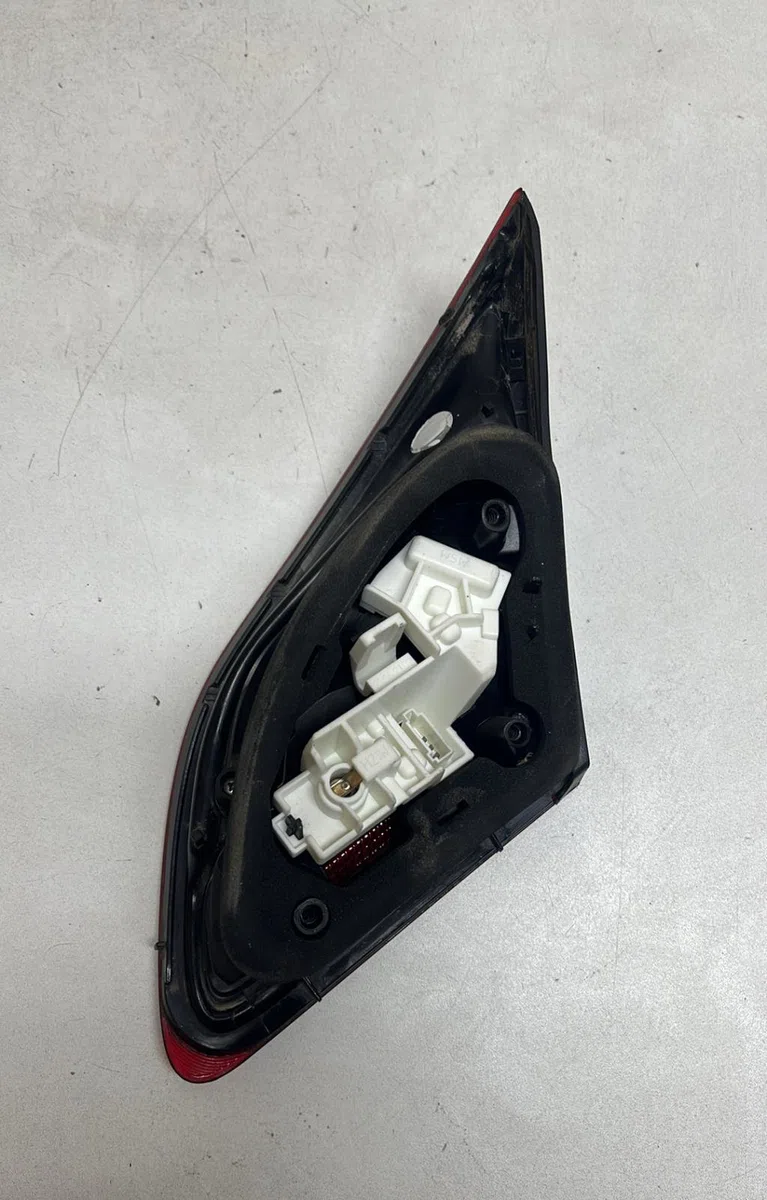 Feu arrière interieur gauche Opel ASTRA J (P10) 1.7 cdti (68) (2009-2015) occasion