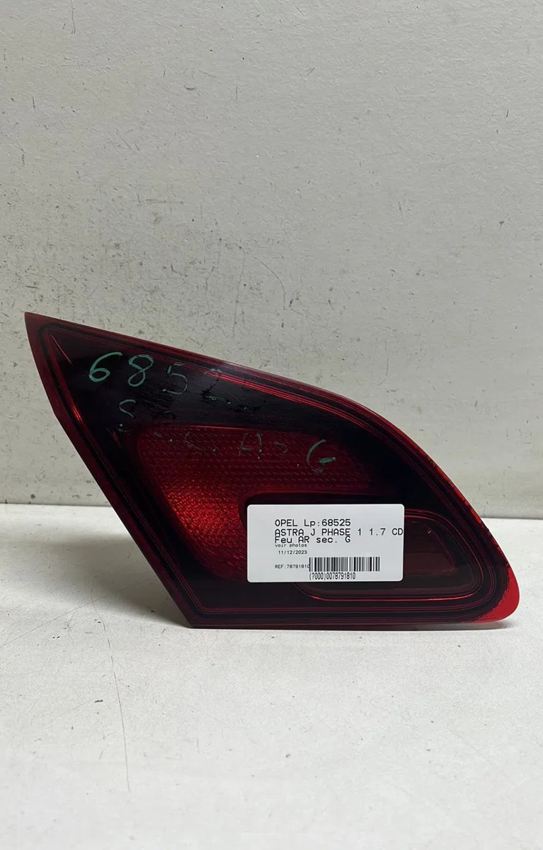 Feu arrière interieur gauche Opel ASTRA J (P10) 1.7 cdti (68) (2009-2015) occasion