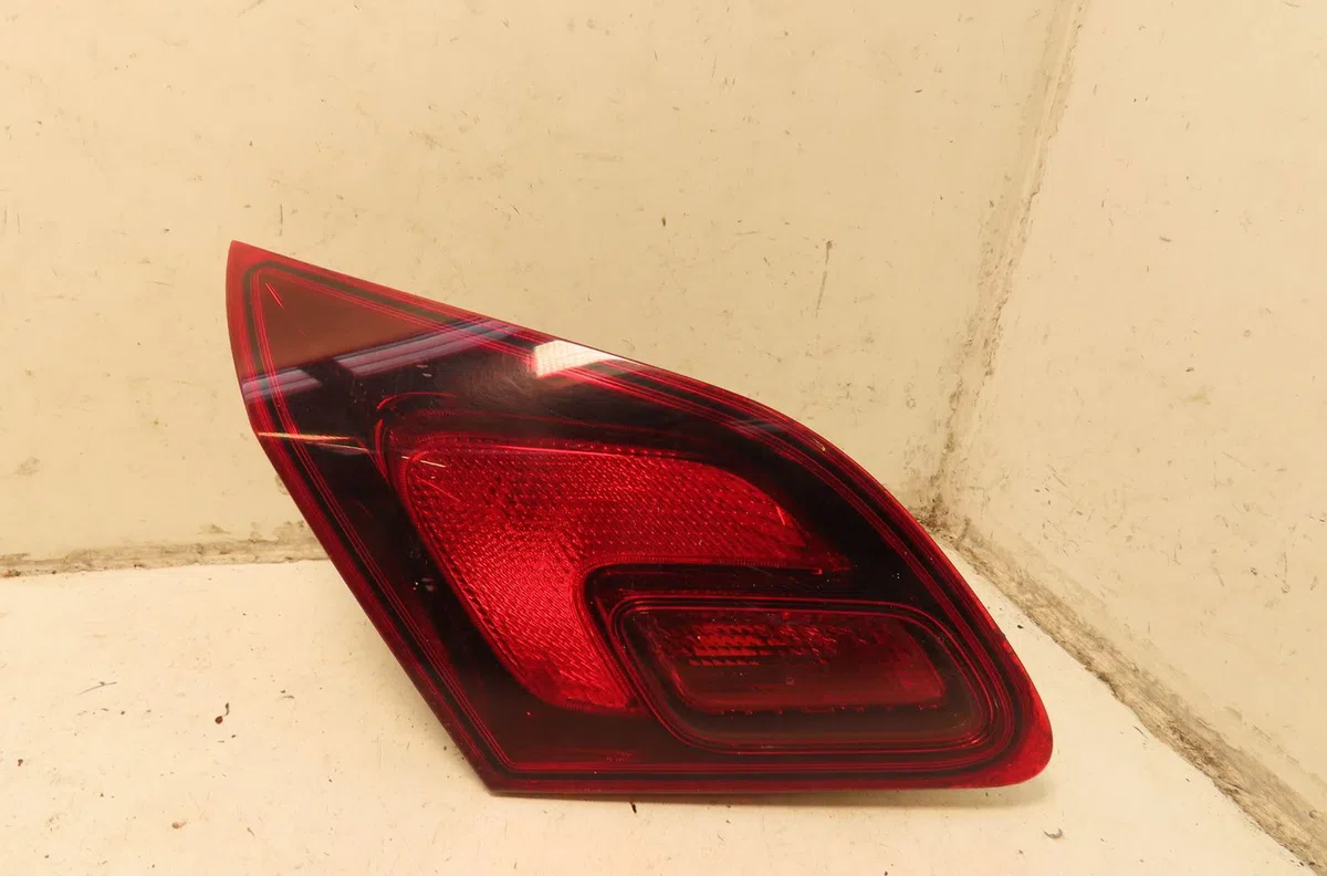 Feu arrière interieur gauche Opel ASTRA J (P10) 2.0 cdti (68) (2009-2015) occasion