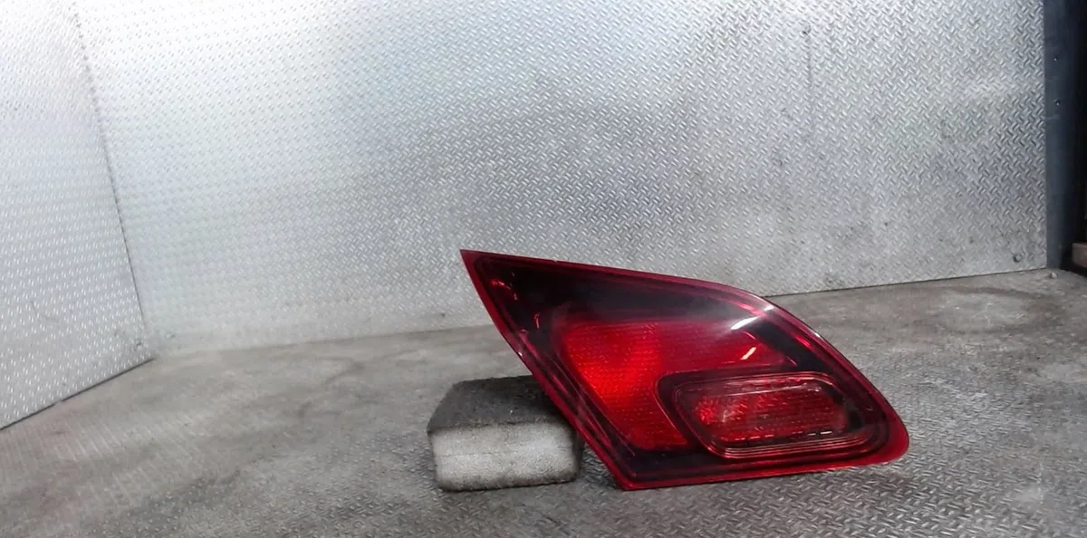 Feu arrière interieur gauche OPEL ASTRA J PHASE 1 occasion