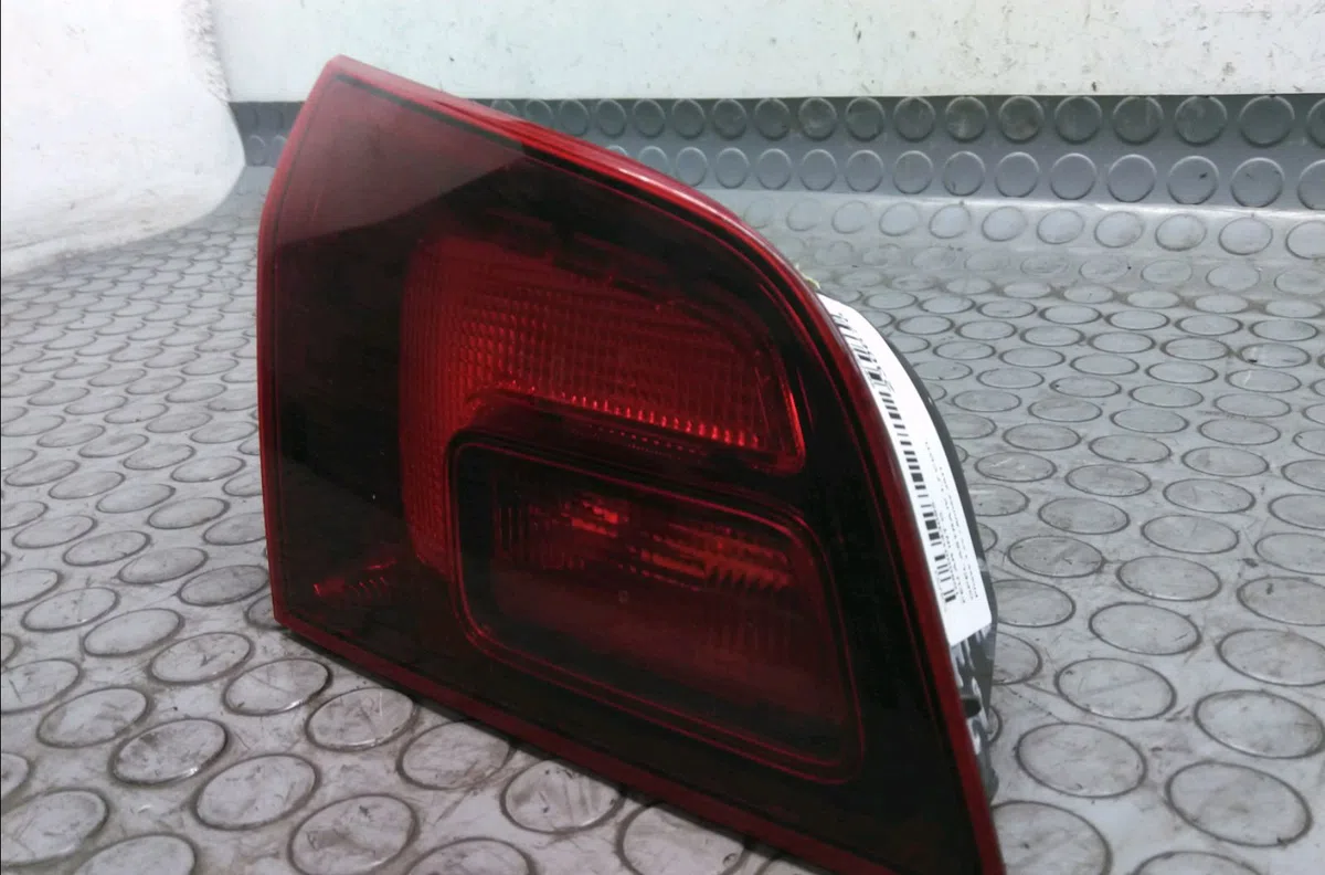 Feu arrière interieur gauche Opel ASTRA J Sports Tourer (P10) 1.7 cdti (35) (2010-2015) occasion