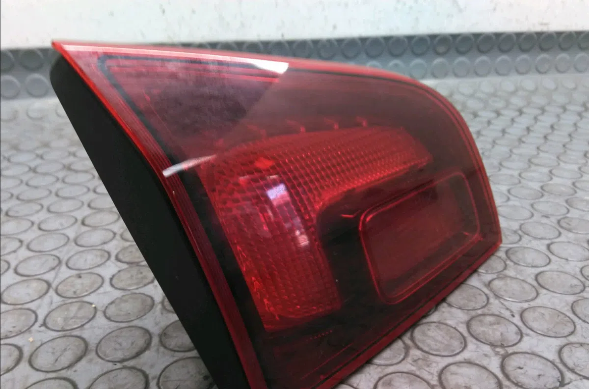 Feu arrière interieur gauche Opel ASTRA J Sports Tourer (P10) 1.7 cdti (35) (2010-2015) occasion