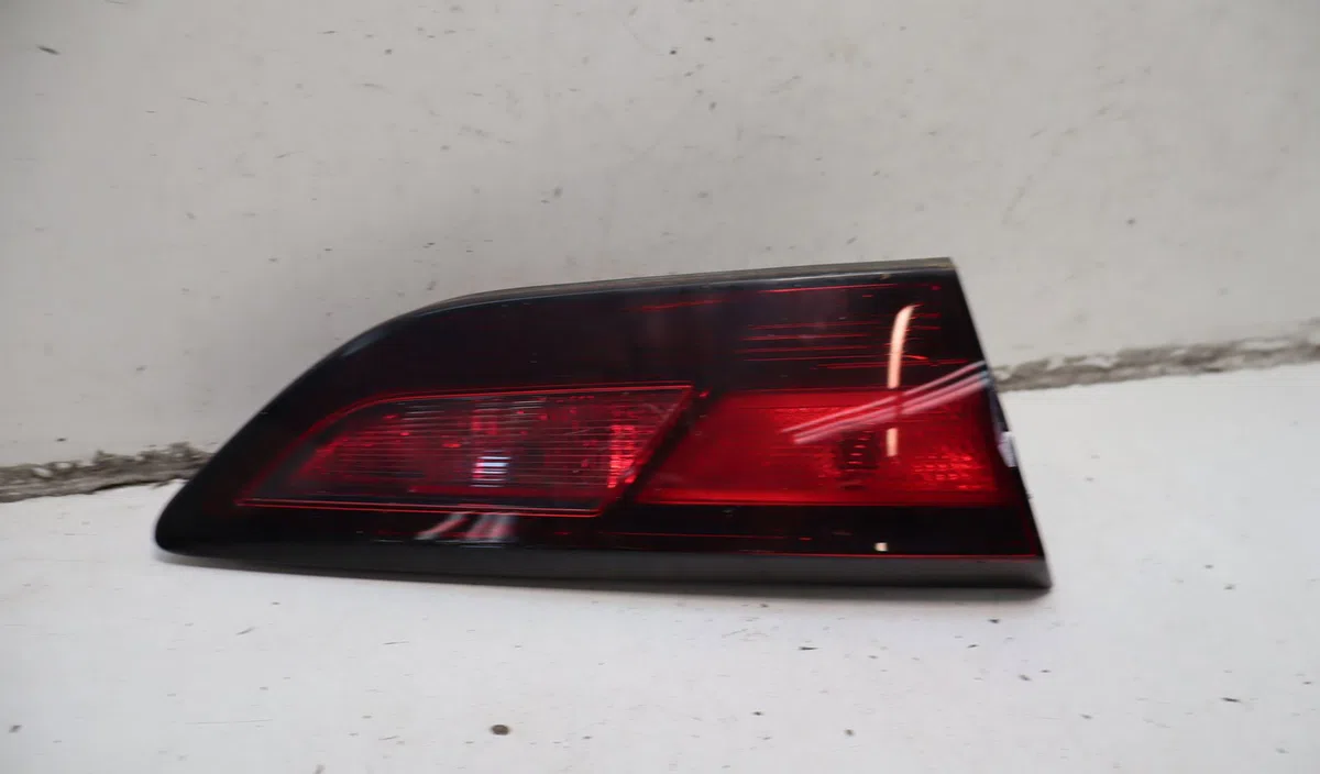 Feu arrière interieur gauche Opel ASTRA K (B16) 1.0 turbo (68) (2015) occasion