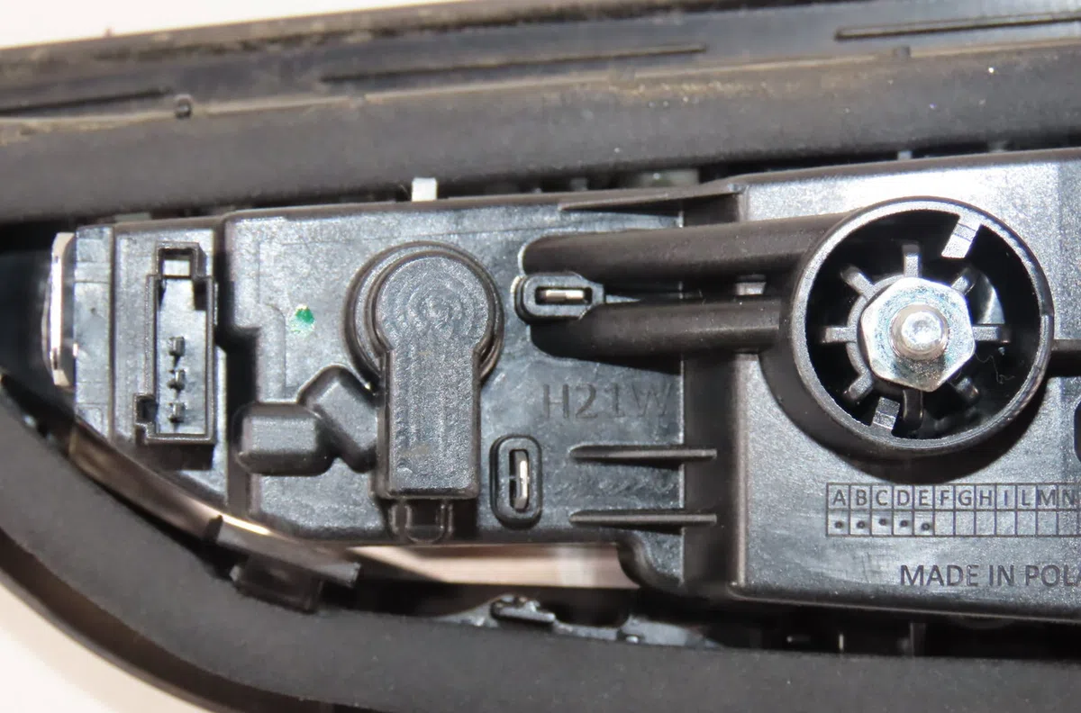 Feu arrière interieur gauche Opel ASTRA K (B16) 1.4 turbo (68) (2015) occasion