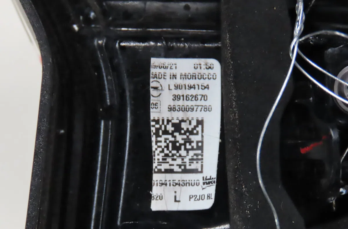 Feu arrière interieur gauche Opel CORSA F 1.2 (68) (2019) occasion