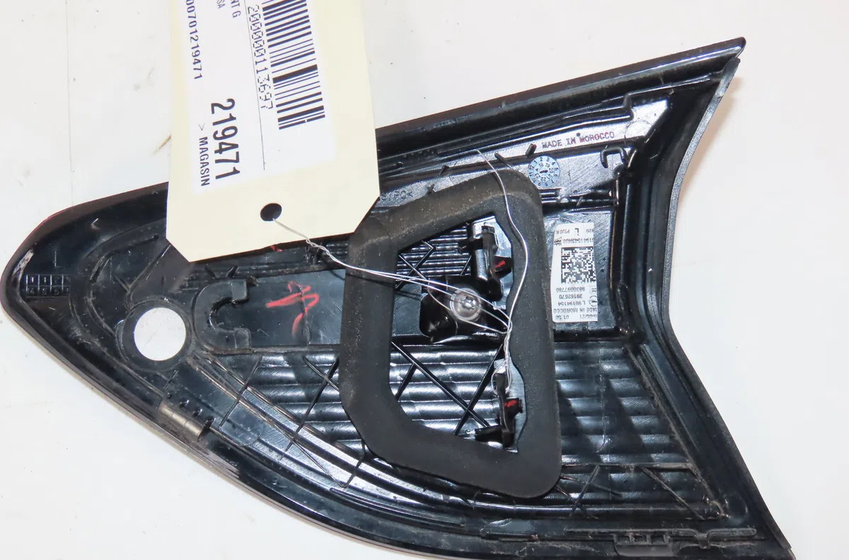 Feu arrière interieur gauche Opel CORSA F 1.2 (68) (2019) occasion