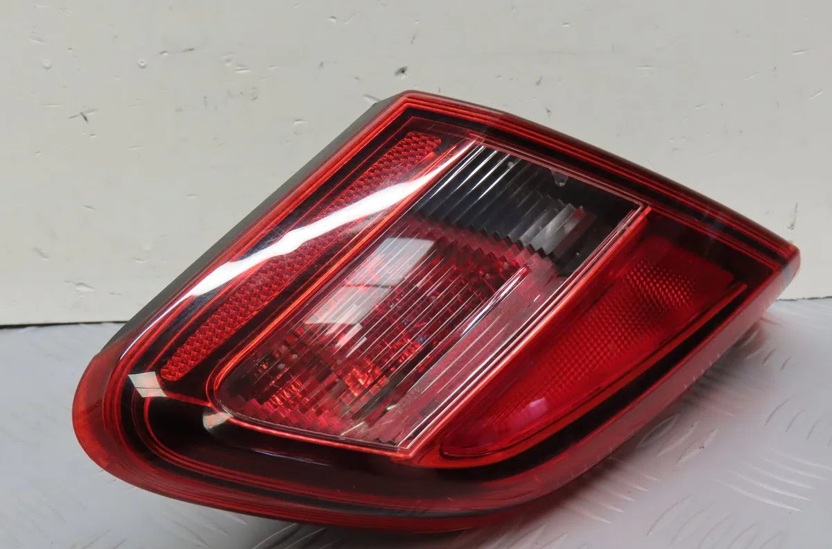 Feu arrière interieur gauche OPEL CORSA V  1.4i 100ch occasion