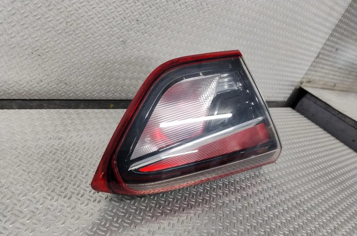 Feu arrière interieur gauche OPEL CROSSLAND X  CROSSLAND X PHASE 1 occasion