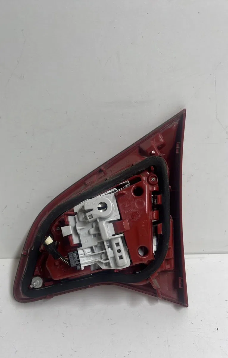 Feu arrière interieur gauche Opel MERIVA B Monospace (S10) 1.7 cdti (75) (2010-2017) occasion