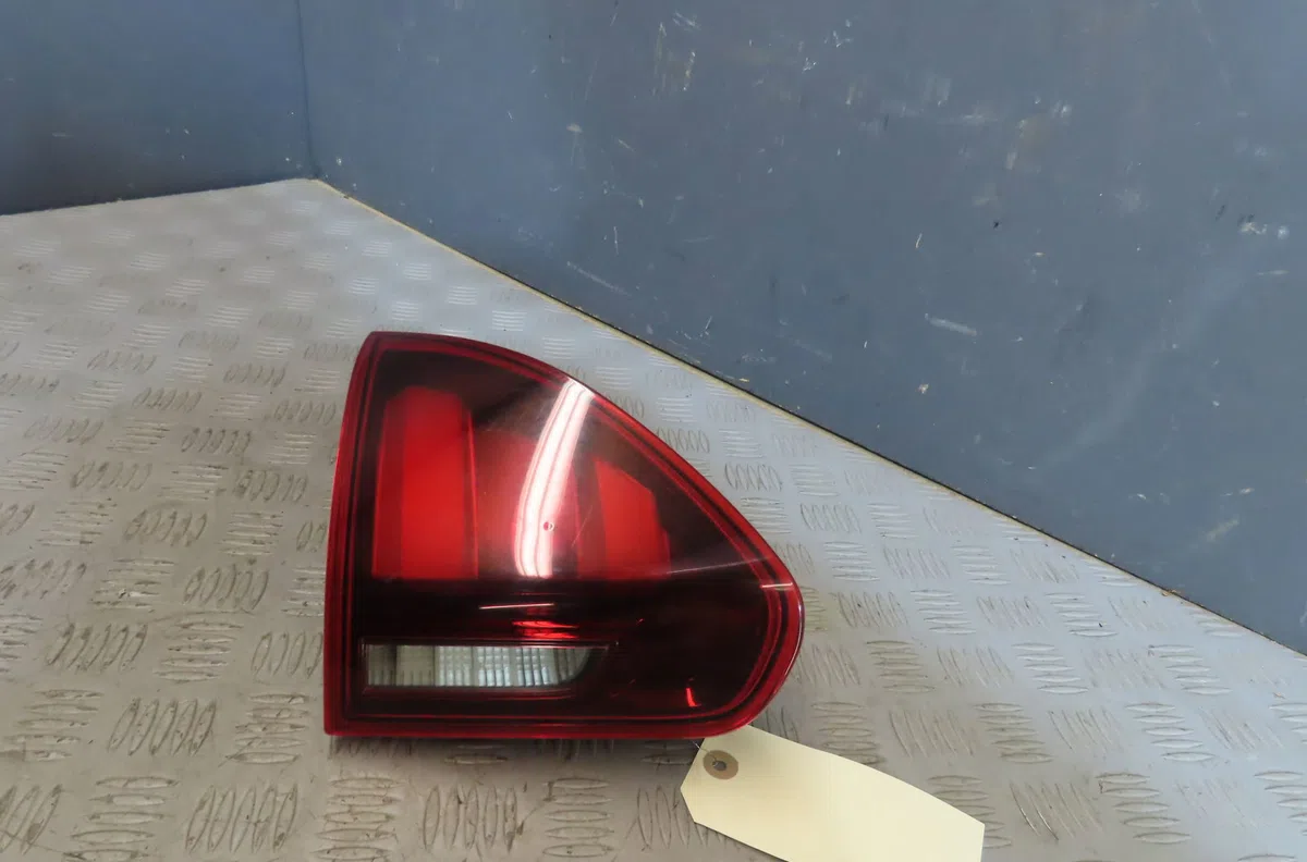 Feu arrière interieur gauche PEUGEOT 2008 2019 occasion