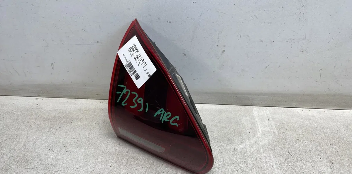 Feu arrière interieur gauche Peugeot 2008 I (CU_) 1.2 thp 110 - puretech 110 (2015) 5 portes occasion
