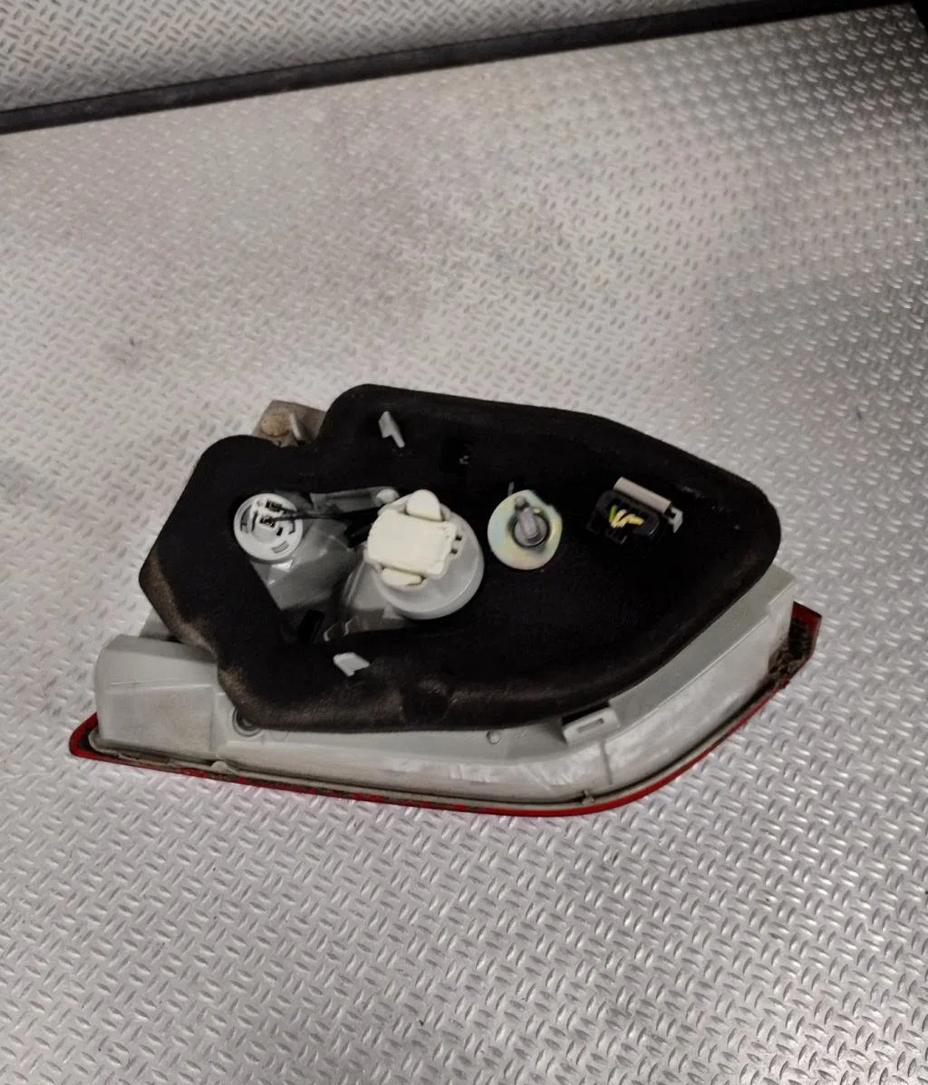 Feu arrière interieur gauche PEUGEOT 308 2 SW  308 2 SW PHASE 1 BREAK occasion
