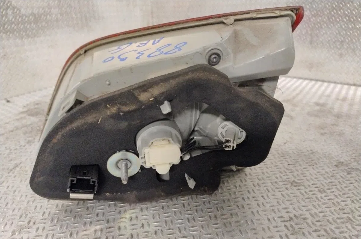Feu arrière interieur gauche PEUGEOT 308 2 SW  308 2 SW PHASE 2 BREAK occasion