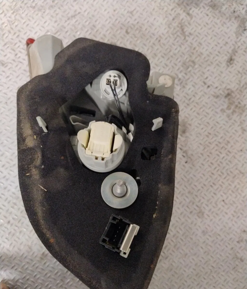 Feu arrière interieur gauche PEUGEOT 308 2 SW  308 2 SW PHASE 2 BREAK occasion