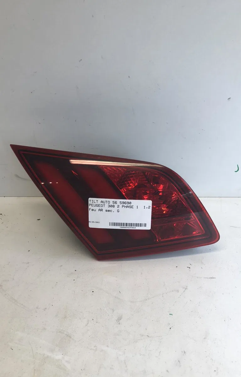 Feu arrière interieur gauche Peugeot 308 II (LB_, LP_, LW_, LH_, L3_) 1.2 thp 110 (2013-2021) occasion