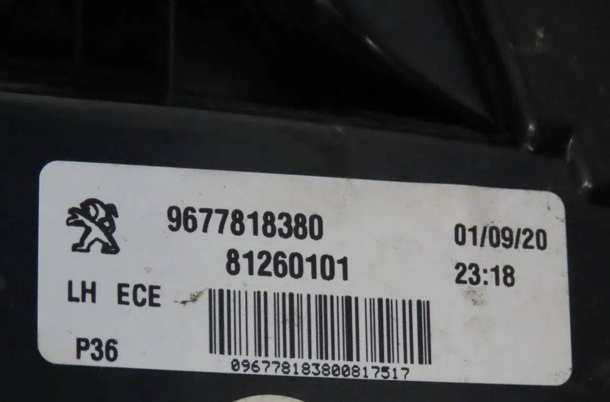 Feu arrière interieur gauche Peugeot 308 II (LB_, LP_, LW_, LH_, L3_) 1.5 bluehdi 100 (2018-2021) 5 portes occasion