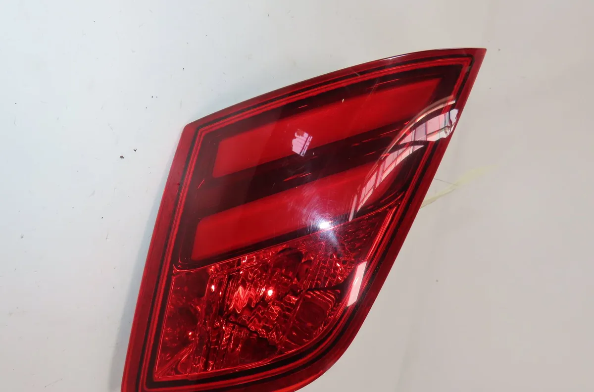 Feu arrière interieur gauche Peugeot 308 II (LB_, LP_, LW_, LH_, L3_) 1.6 gti (l35gnh) (2015-2021) occasion