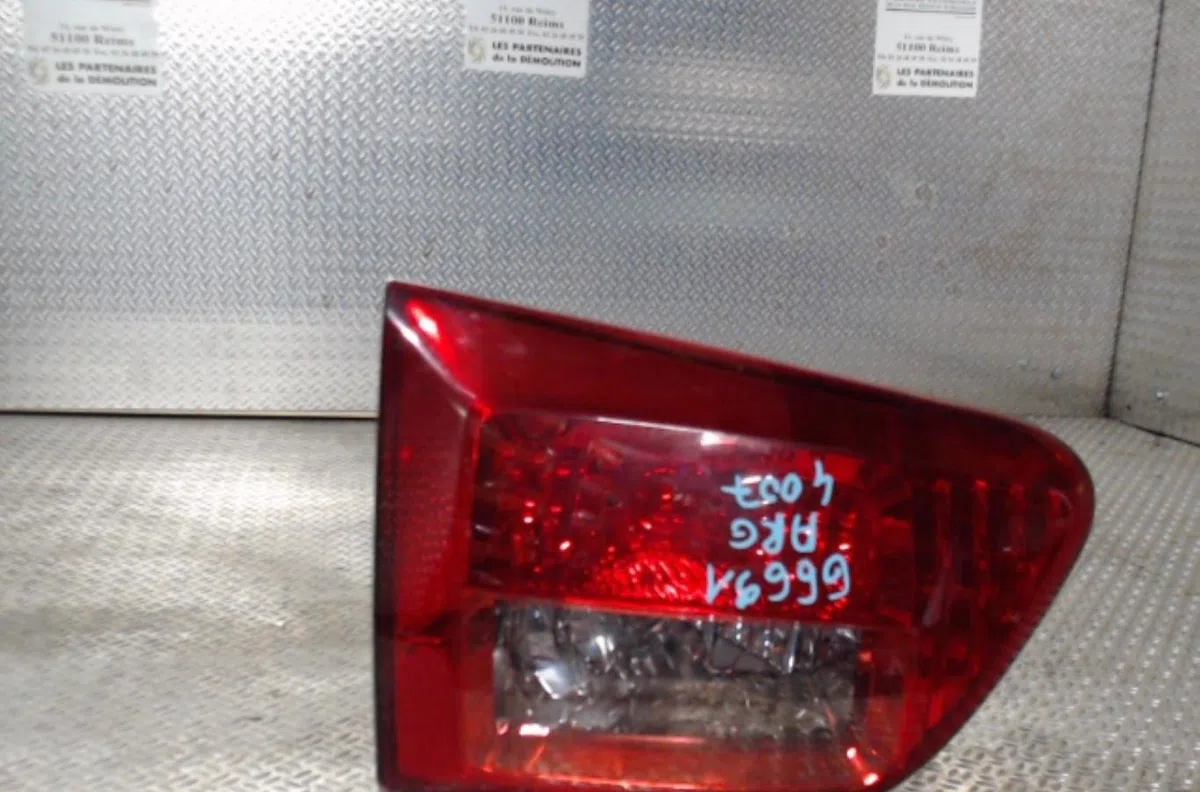 Feu arrière interieur gauche PEUGEOT 4007  4007 occasion