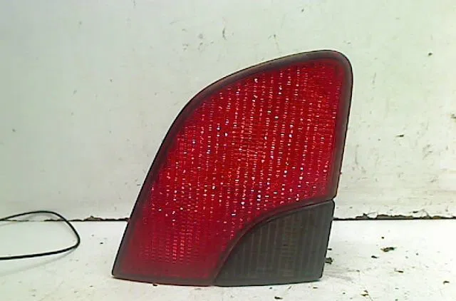 Feu arrière interieur gauche Peugeot 406 Break (8E-F) 2.0 hdi 110 (1999-2004) 5 portes occasion