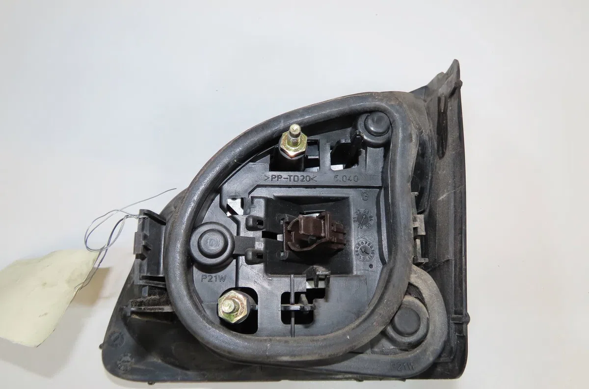 Feu arrière interieur gauche Peugeot 406 Break (8E-F) 2.0 hdi 90 (1999-2004) occasion