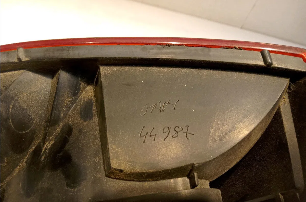 Feu arrière interieur gauche Peugeot 406 Break (8E-F) 2.1 td 12v (1996-2004) occasion
