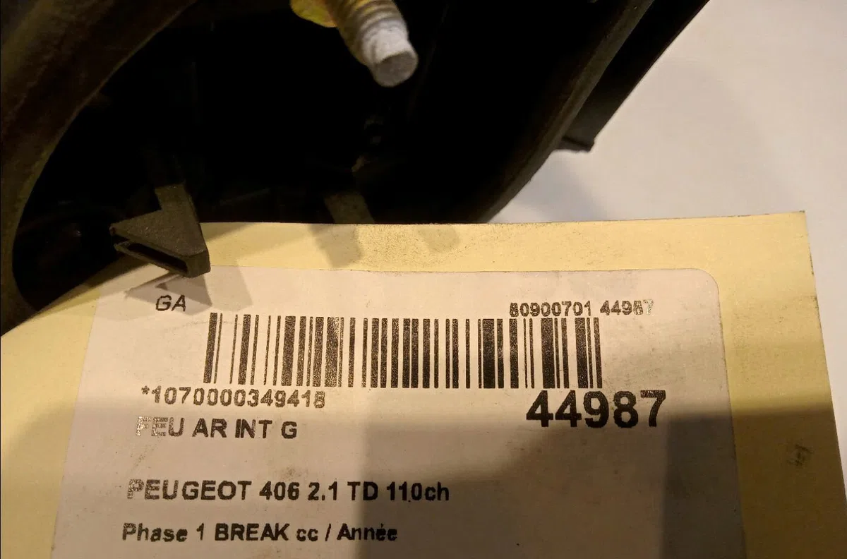 Feu arrière interieur gauche Peugeot 406 Break (8E-F) 2.1 td 12v (1996-2004) occasion