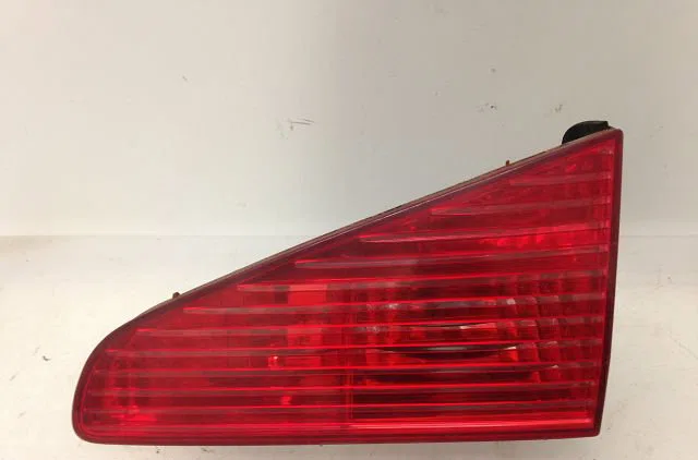 Feu arrière interieur gauche PEUGEOT 607 2000 occasion