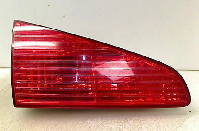 Feu arrière interieur gauche PEUGEOT 607 2004 occasion