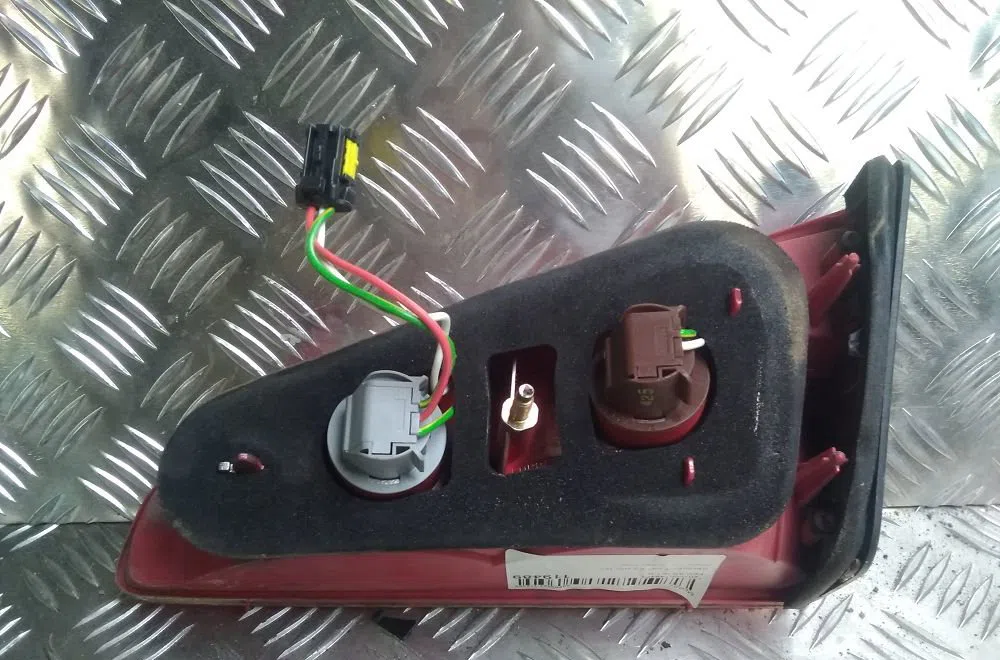 Feu arrière interieur gauche PEUGEOT 607 2005 occasion