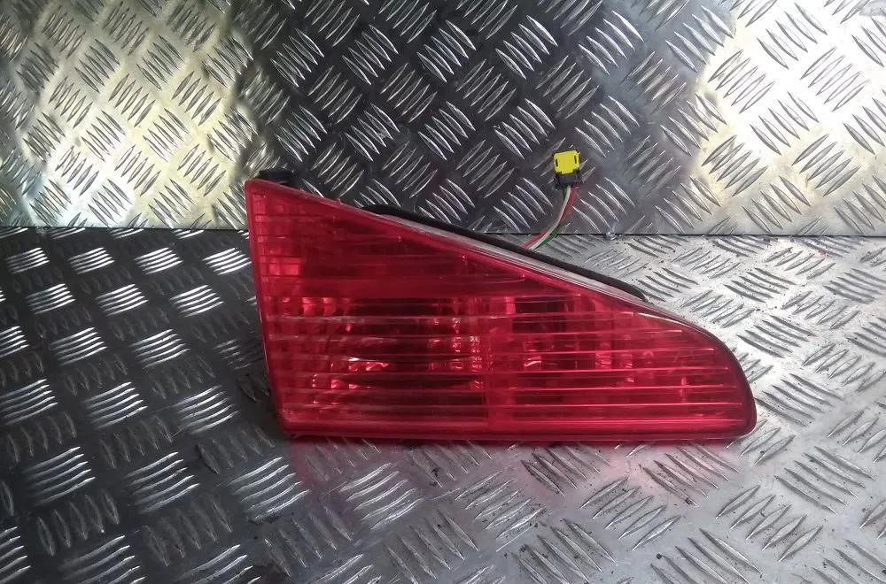 Feu arrière interieur gauche PEUGEOT 607 2005 occasion