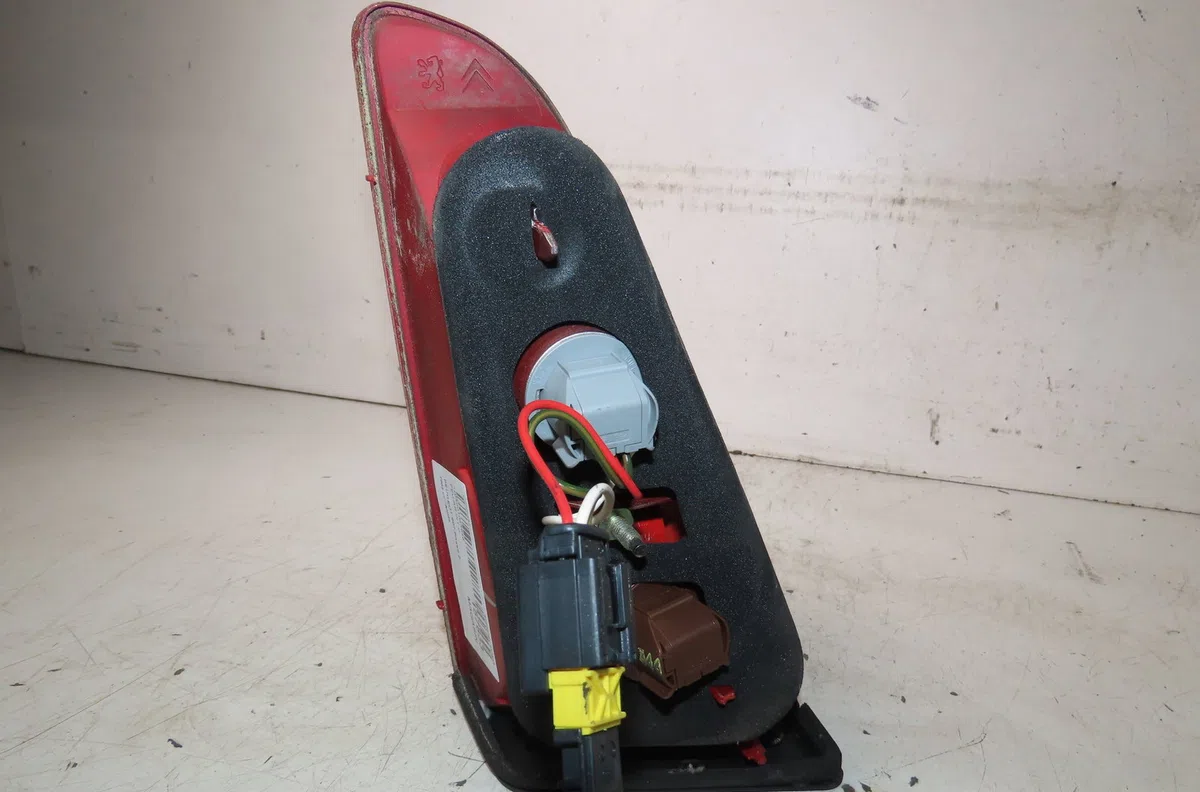 Feu arrière interieur gauche Peugeot 607 (9D, 9U) 2.0 hdi (2005-2011) occasion