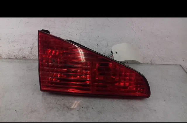 Feu arrière interieur gauche Peugeot 607 (9D, 9U) 2.2 hdi (2000-2006) occasion